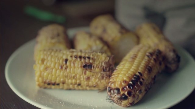 3 Easy Ways to Grill Corn on the Cob