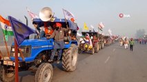 - Hindistan'daki Cumhuriyet Bayramı kutlamalarında çiftçilerden 'traktörlü' eylem