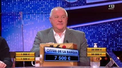 Que va décider de faire Gilbert suite à l'offre des 7 500 euros du banquier ?