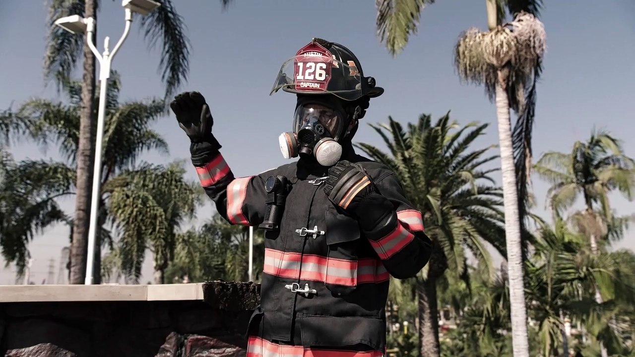 9-1-1 LONE STAR 2x02 - Clip from season 2 episode 2 - Mini Golf Rescue