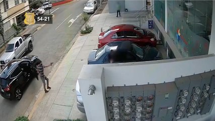 tn7 Video: Sujeto baja de vehículo y le propina 7 disparos a hombre en La Sabana-260121
