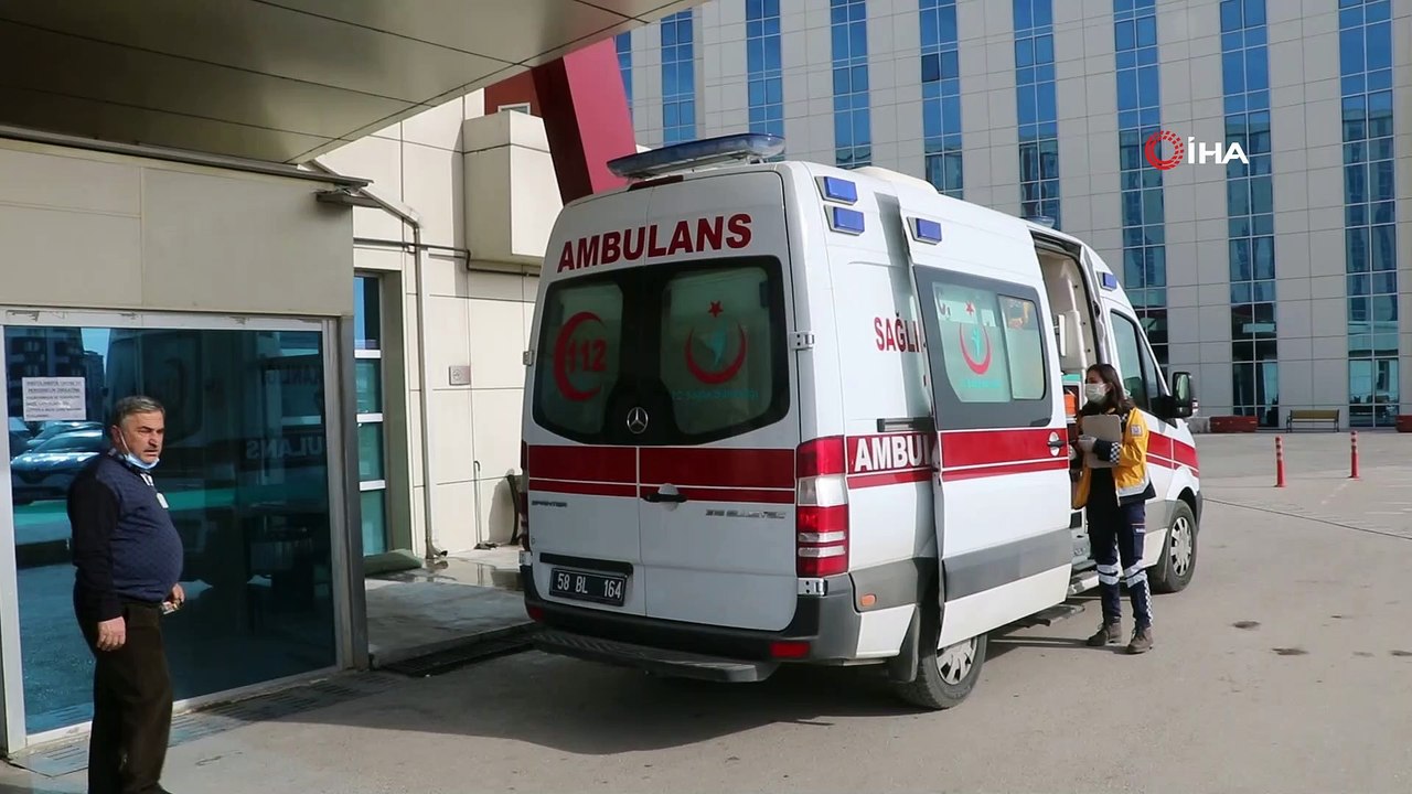 -Erkeğe eşinden sopalı ve satırlı şiddet- Sivas’ta karısı tarafından sopa ve satırla darp edilen bir kişi hastanelik oldu.