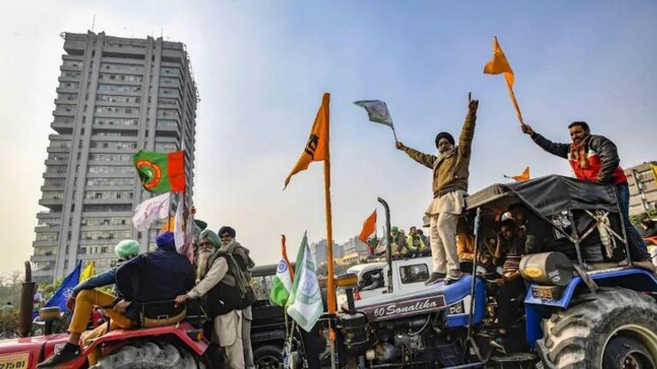 Clashes with protestors as farmers push cordons