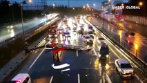 İstanbul TEM-Hasdal-Göktürk bağlantı yolunda yön tabelası yola devrildi, trafik felç oldu