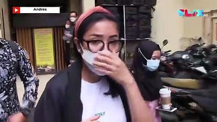 Datangi Polres Jakbar, Nindy Ayunda Irit Bicara