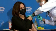 Piks: Kamala Harris erhält zweite Corona-Impfdosis