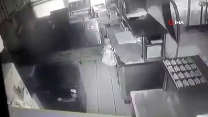 Büfe faresi kameraya böyle yakalandı