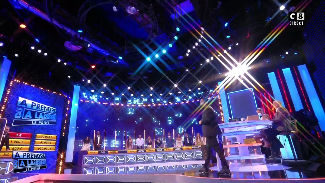 Amandine Petit danse une salsa avec Anthony Colette sur le plateau d'"A prendre ou à laisser", sur C8