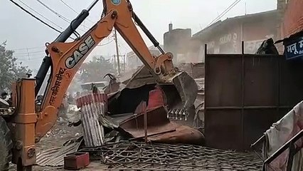 सीतापुर: रोडवेज चौराहे से ट्रांसफर चौराहे तक हटाया गया अतिक्रमण