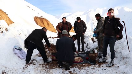 20 günlük kar esaretinin ardından köy yolu ulaşıma açıldı