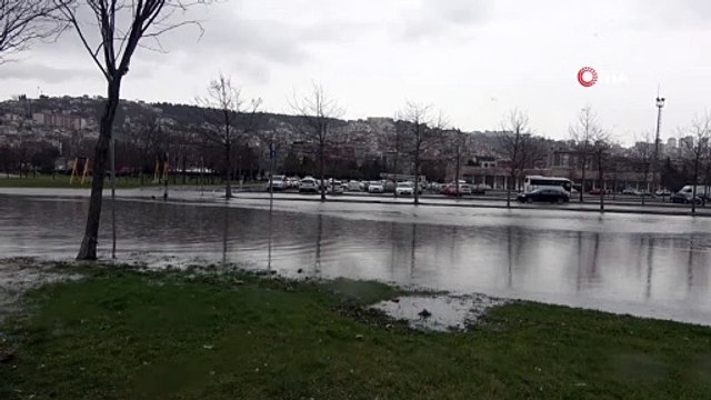 Lodos şiddetlendi, dalgaların vurduğu sahil gölede döndü