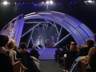 Quincy Jones gana el Jean Hersholt Humanitarian Award en la ceremonia de los Óscar de 1995.