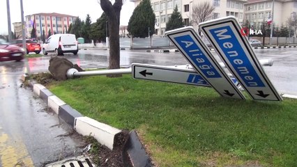 Manisa’da fırtına cami minaresini devirdi