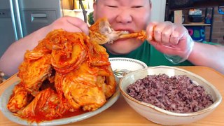 Koreanstyle Kimchi native chicken Mukbang_480p