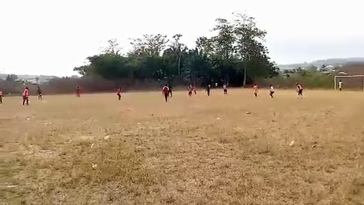 First name: KING Last name: OGUNSIAKAN  Date of birth,: 12TH APRIL, 2002  Position:  WINGER, CENTRAL MIDFIELDER AND ATTACKING MIDFIELDER.  Curent club: D'MARK TIGERS FOOTBALL CLUB NIGERIA