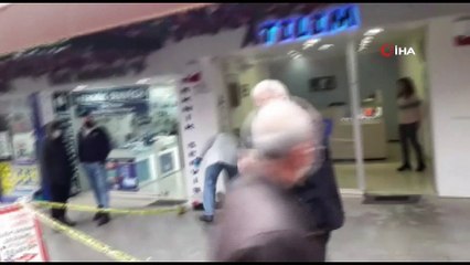 Döviz bürosunu soymaya çalışan silahlı kişi paniğe kapılınca kaçtı