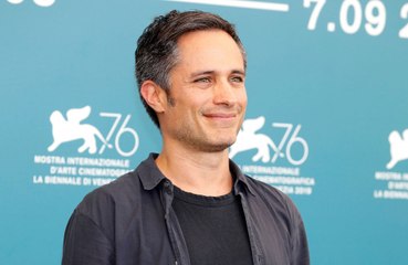 La viuda del padre de Gael García Bernal rompe su silencio tras publicar una fotografía con el féretro de su marido