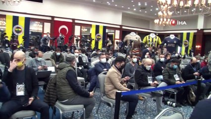 Mesut Özil’in imza törenine rekor katılım