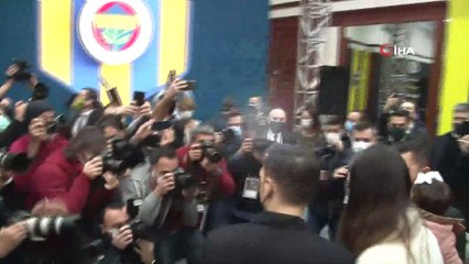 Mesut Özil, ailesiyle beraber tören alanına geldi