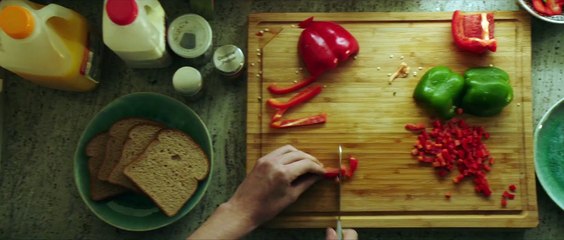 Palabras en las paredes del baño - Tráiler español