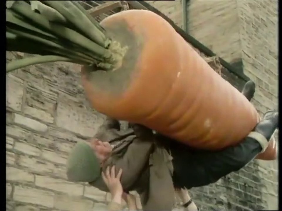 Last Of The Summer Wine S4/E6  'Greenfingers'. Bill Owen • Brian Wilde • Peter Sallis • Jane freeman • John Comer