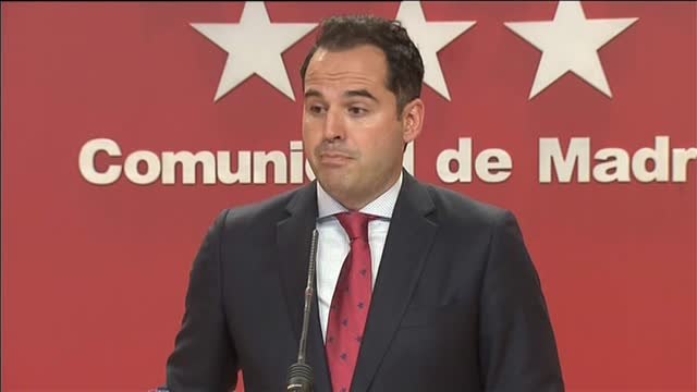 Madrid suspende la inyección de primeras dosis de la vacuna durante dos semanas