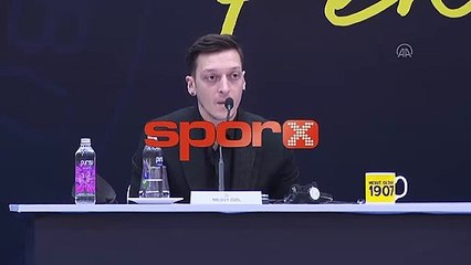Mesut Özil'den Burak Yılmaz'a cevap