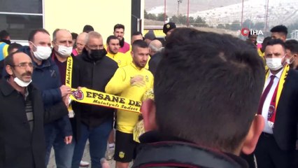 Yeni Malatyaspor taraftarından takıma destek, yönetime tepki