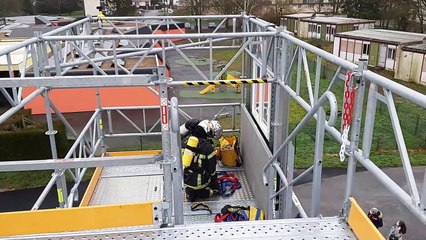 On est monté en haut de la tour de manœuvres des pompiers à Conches-en-Ouche