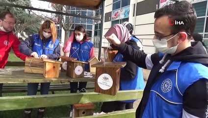 Düzceli Gençler Beklenen Kar Yağışı Öncesi Kuşlar İçin Yuva Yaptı