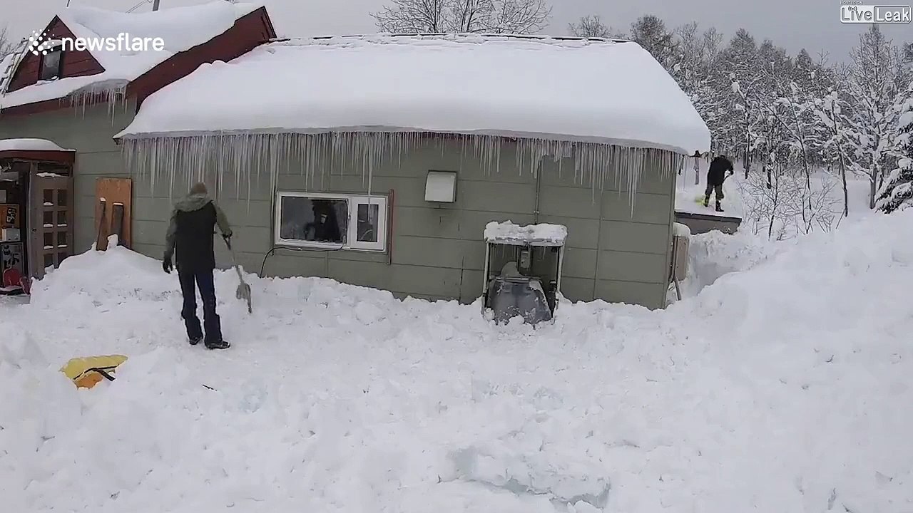 Déneiger le toit du garage : intense et risqué