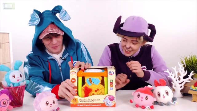 МАЛЫШАРИКИ - МУЗЫКАЛЬНЫЙ КУБ! СМЕШАРИКИ КРОШ И БАРАШ - РАСПАКОВКА И ПЕСНИ МАЛЫШАРИКОВ!