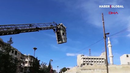 Tırmandığı elektrik direğinde böyle mahsur kaldı