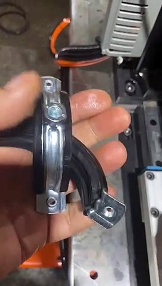 ⁣rubber fixing  machine for pipe clamps
