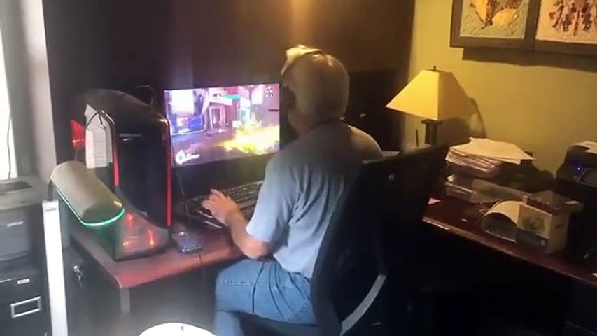 Son père à fond sur Overwatch