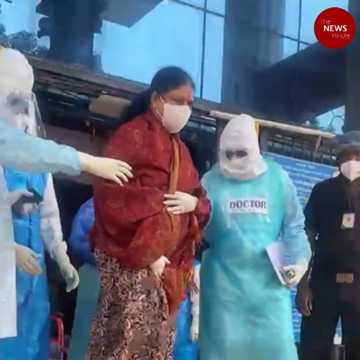 Sasikala discharged from Bengaluru hospital, leaves in car with AIADMK flag