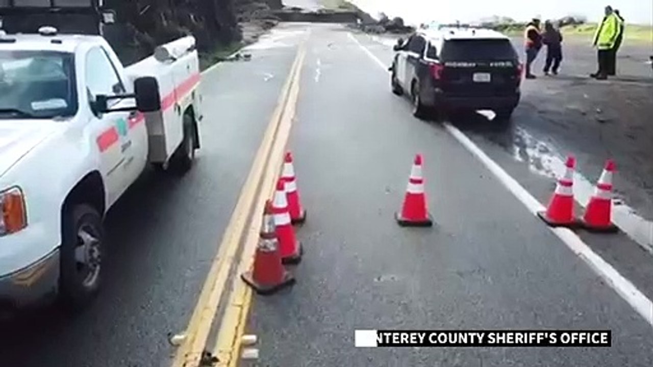 Gefährlich: riesenlücke klafft in straße