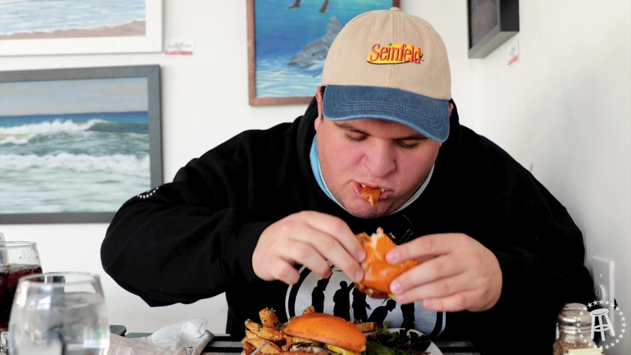 This Barstool Fund Restaurant's Bacon Burger Is Simply Orgasmic
