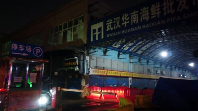 أقارب لضحايا كوفيد في ووهان يتهمون السلطات بإسكاتهم تزامناً مع زيارة منظمة الصحة العالمية