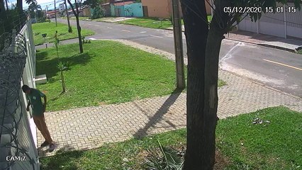 Homens usam carro de empresa de telefonia móvel para cometer assalto no Gama