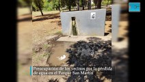 Preocupación de los vecinos por la pérdida de agua en el Parque San Martín