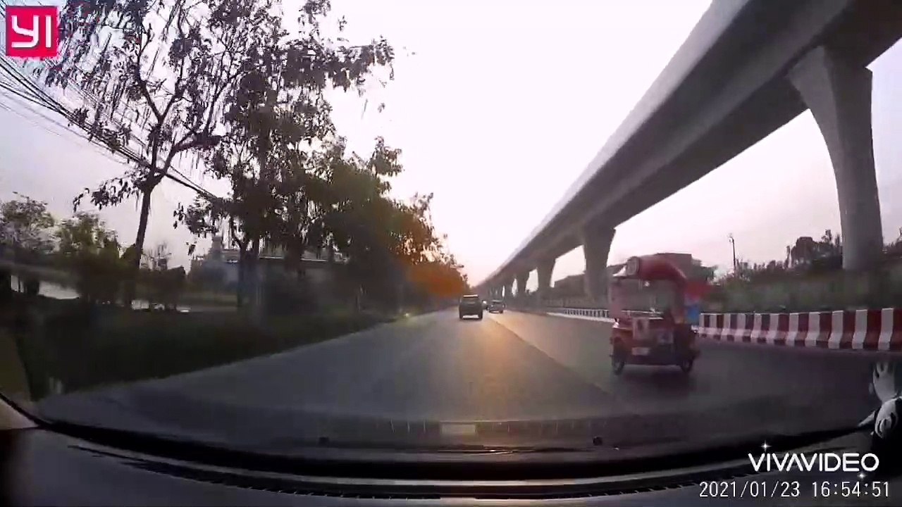 Wheel Slips Off Sidecar