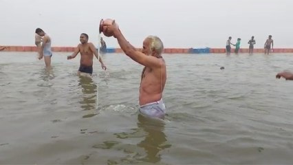Paush Purnima 2021: Prayagraj में पौष पूर्णिमा पर श्रद्लाओं ने लगाई आस्था की डुबकी | Boldsky