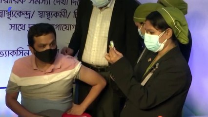 Bangladesh starts vaccinating health workers