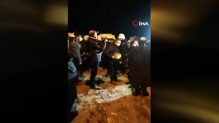 Polis ile dernek üyeleri arasında mezar taşıma gerginliği