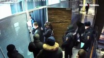Polis kapıları kırarak baskın yaptı, Rusya 'karışmayın' tepkisi verdi