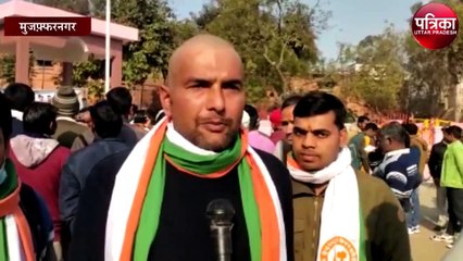 किसान आंदोलन के खिलाफ सामूहिक मुंडन कराकर किया अनोखा प्रदर्शन