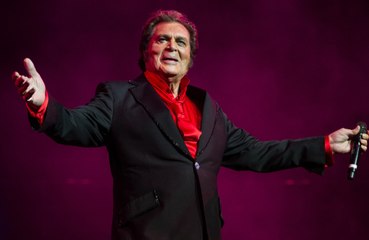 Engelbert Humperdinck tests positive for COVID-19