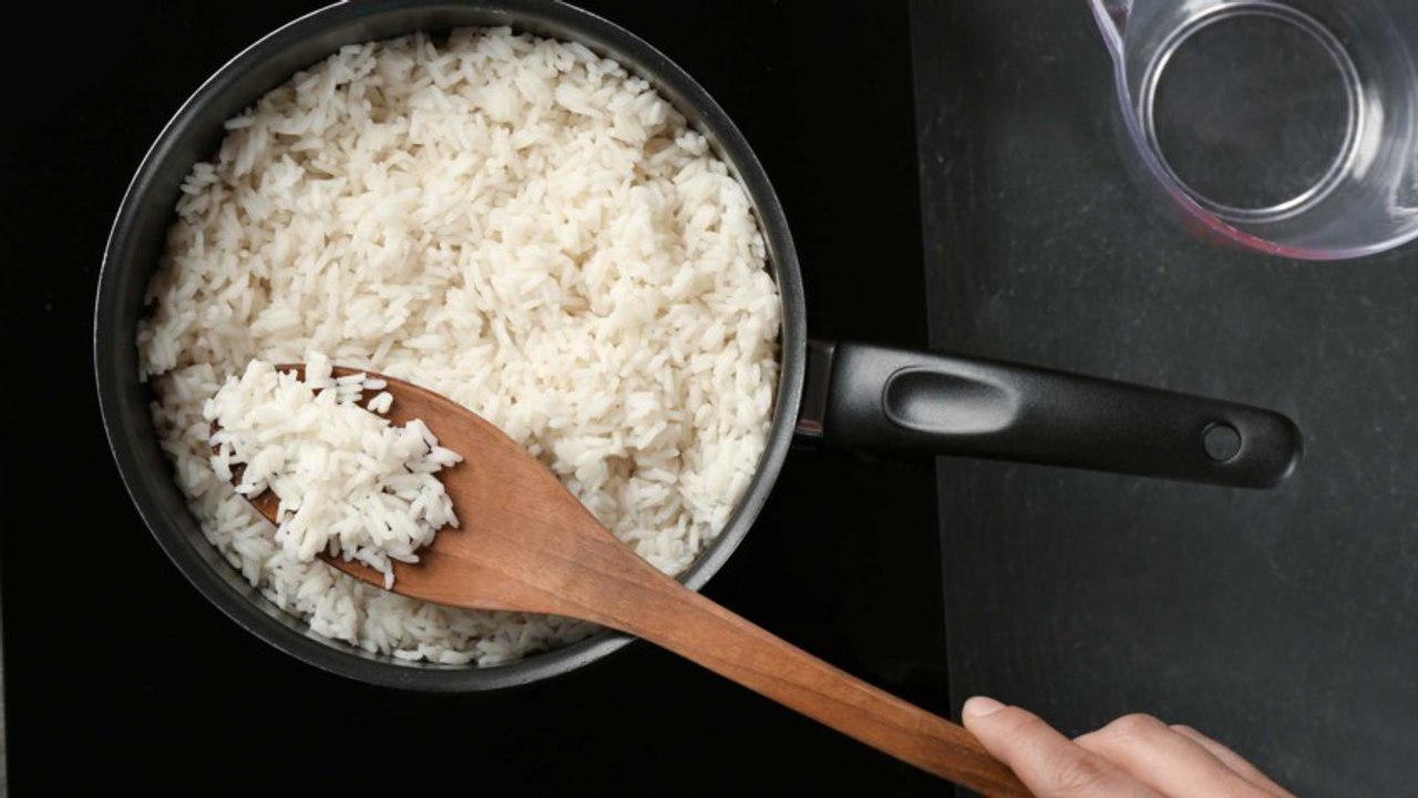 L'erreur que l'on fait tous en cuisant le riz, et qui est dangereuse pour la santé