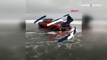 Kamyonetiyle dalgaların arasında kaldı